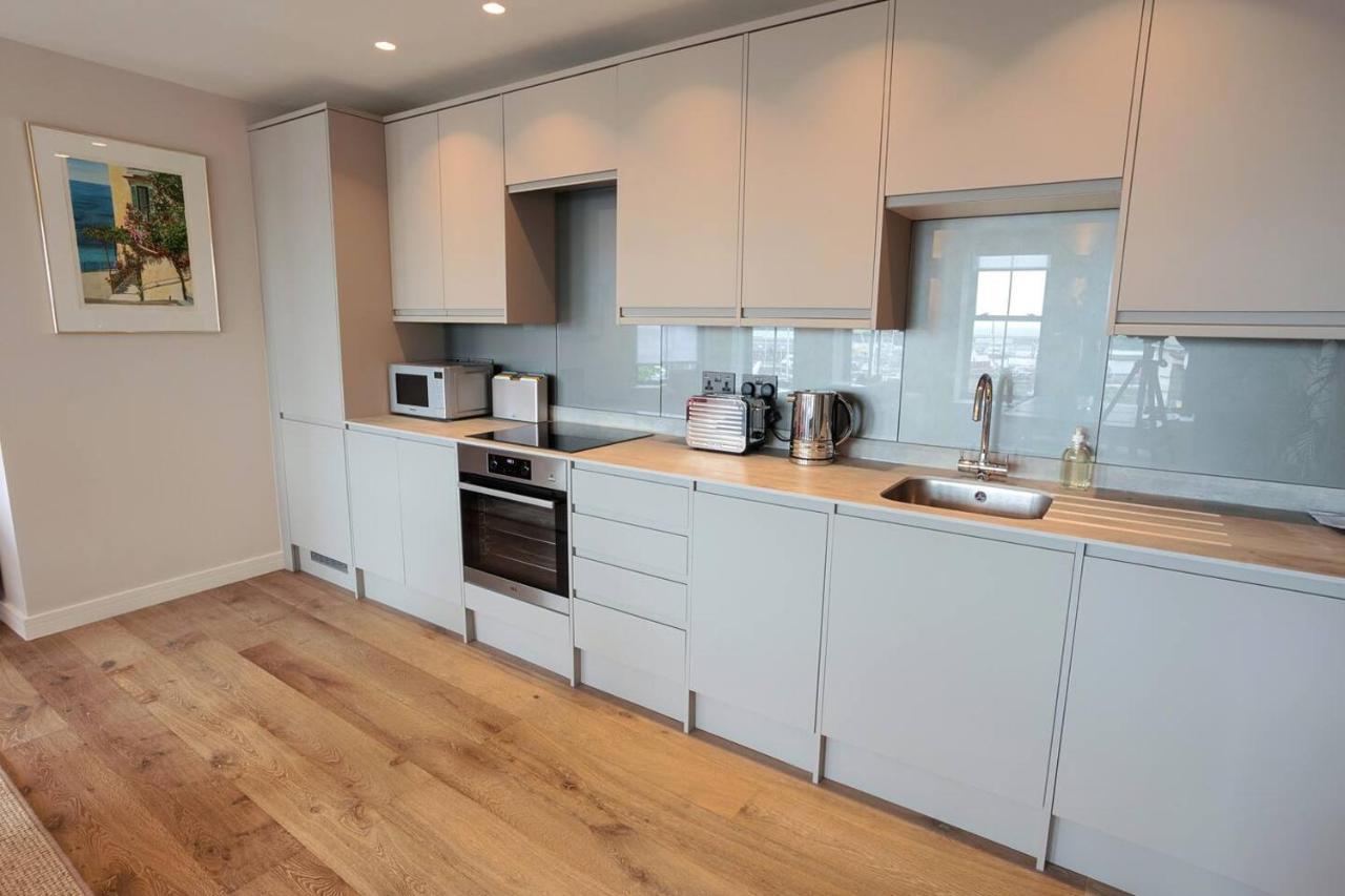 Sohot Stays The Royal Suite Harbour Views Sleeps 4 Ramsgate Bagian luar foto