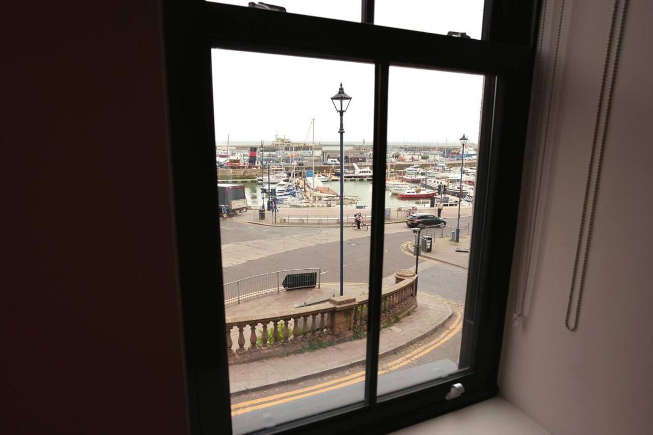 Sohot Stays The Royal Suite Harbour Views Sleeps 4 Ramsgate Bagian luar foto